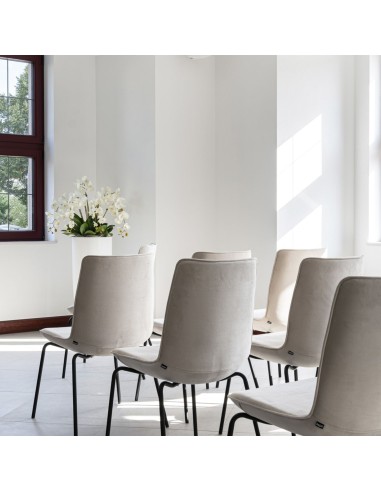 salle de réunion premium chaise Lumi LM215 beige confort pour bureaux suisses
