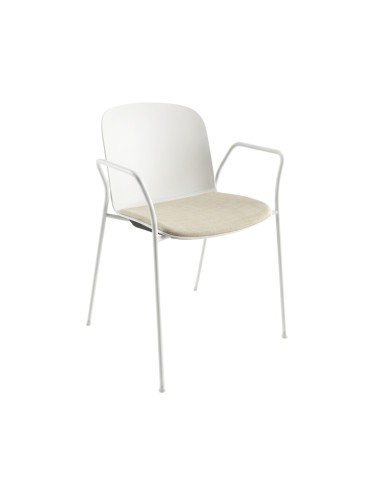 Chaise Relief blanche avec assise fine rembourrée en beige et accoudoirs