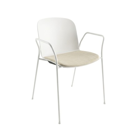 Chaise Relief blanche avec assise fine rembourrée en beige et accoudoirs