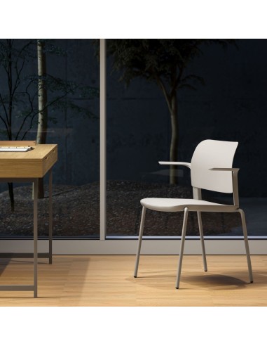 Bureau professionnel avec chaise Volo en plastique injecté empilable et légère - parfaite pour entreprises exigeantes suisses