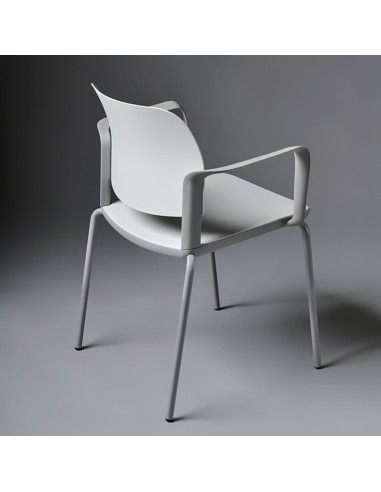 Chaise volo de dos Structure fine et légère en plastique