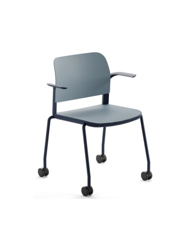 Chaise de formation professionnelle sur roulettes avec accoudoirs, assise et dossier en plastique, design épuré, usage intensif