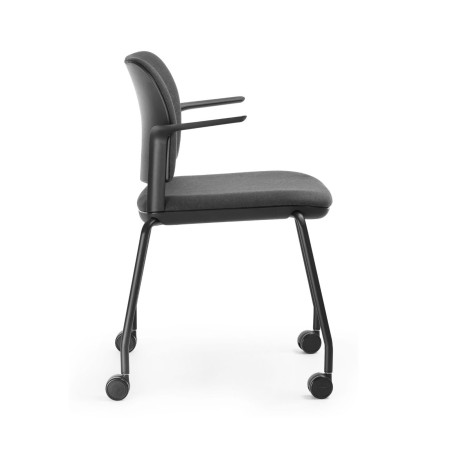 Chaise Volo noire en plastique rembourrée pour salle de formation et espaces pros suisses