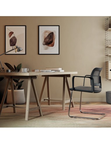 Chaise Volo VO 23C utilisée dans une salle de réunion d’entreprise