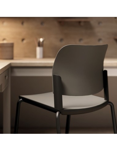 Chaise Volo avec pieds en luge pour bureau et espaces professionnels en Suisse