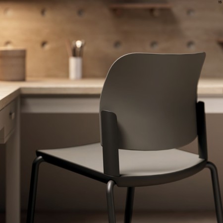 Chaise Volo avec pieds en luge pour bureau et espaces professionnels en Suisse