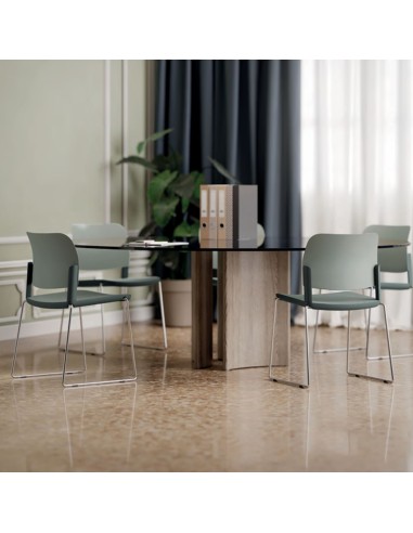 Salle de réunion équipée de chaises Volo VO 271 pour environnement tertiaire