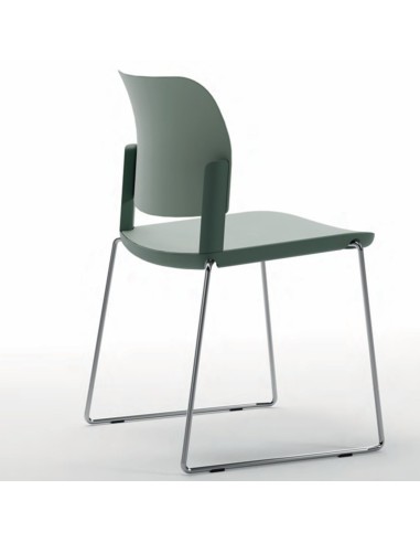 Vue de profil de la chaise Volo avec piétement luge moderne et professionnel