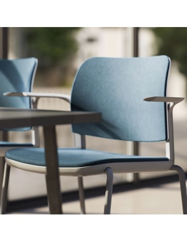 Chaise rembourrée bleue Volo pour bureaux professionnels et espaces de travail
