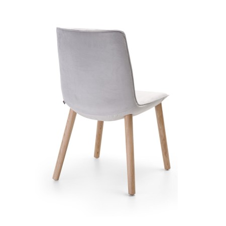 Chaise Lumi avec pieds en bois et assise confort pour espaces lounge et restauration
