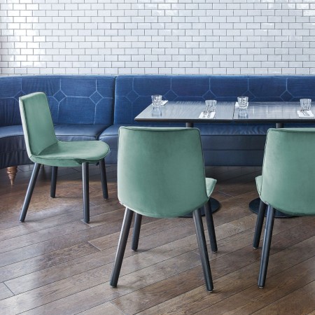 Chaise de réunion et restauration Lumi design sobre pour lieux d’accueil 2