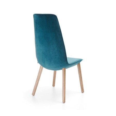 Chaise Lumi avec pieds en bois pour espaces d'accueil suisses et confort