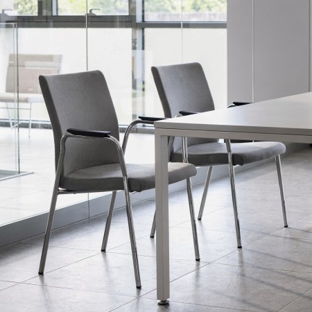 Chaises de réunion Mate 220 avec structure métallique pour environnement pro exigeant suisse