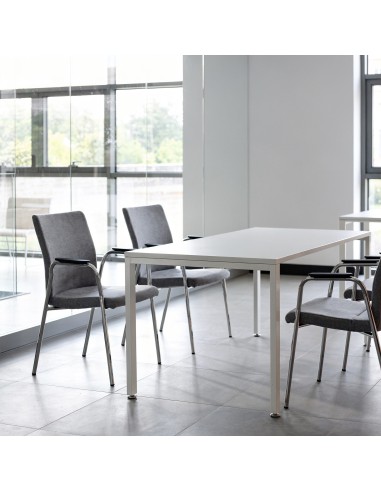 Salle de réunion à Martigny avec chaise Mate professionnelle pour environnement exigeants