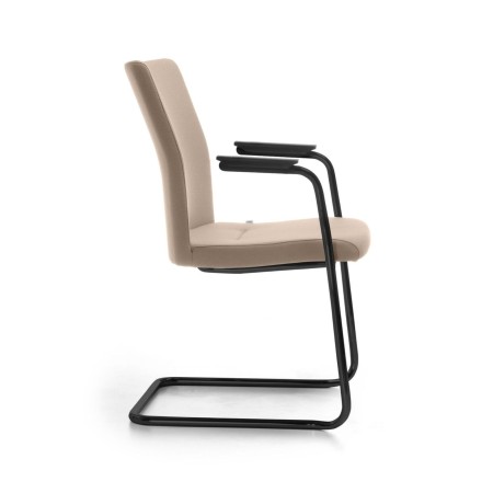 Chaise Mate 230 de profil pour espaces pros suisses