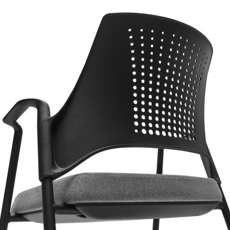 Arrière de la chaise momo 260 avec assise rembourrée pour salle de conférence