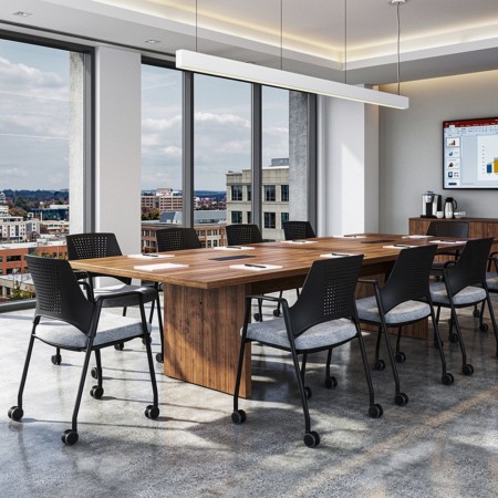 Salle de conférence avec chaises momo pour espaces suisses professionnels