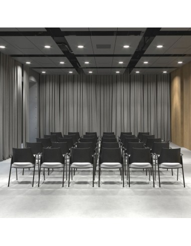 Chaise Momo 220 avec revêtement tissu personnalisable en amphithéâtre de Zürich