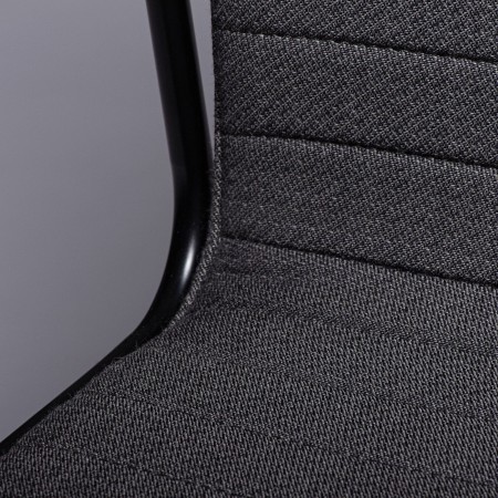 Chaise Orte avec coutures décoratives et options de personnalisation