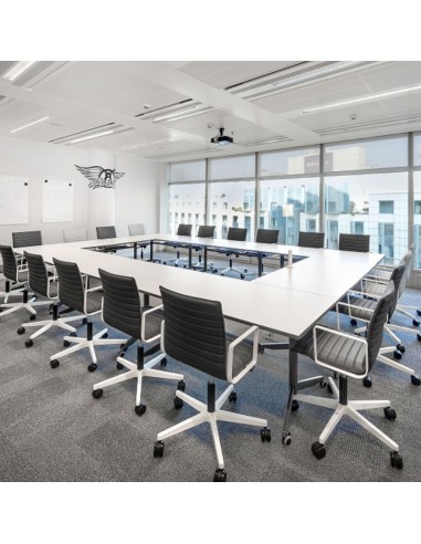 Salle de conférence à Genève avec chaises de réunion Orte avec roulettes et réglage de hauteur