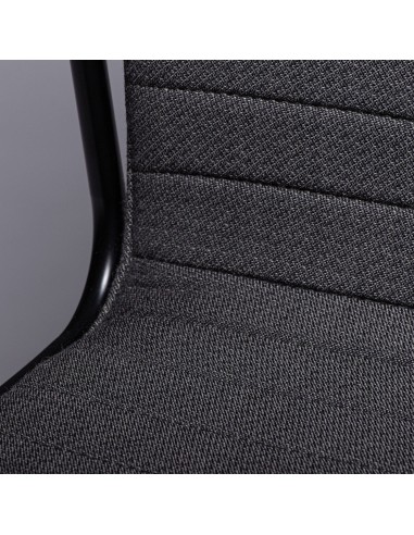 Assise ergonomique de la chaise Orte avec tissu rembourré noir pour espaces de travail