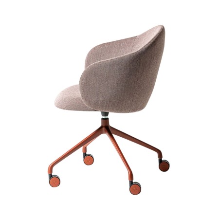 Chaise de bureau Volta au design élégant, piètement coloré et assise confortable, présentée de profil – Volta