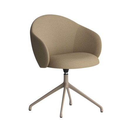 Chaise Volta pivotante en tissu beige clair, assise enveloppante avec piètement étoile métallique, vue oblique - Volta