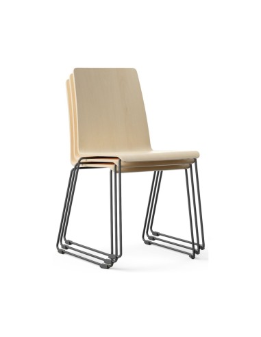 Siège Moon Wood empilable avec finition bois clair et piètement noir – Moon Wood