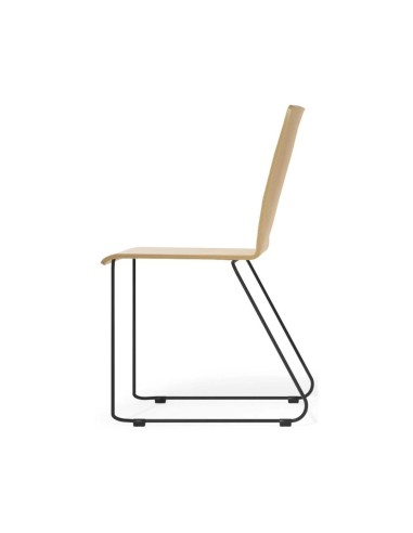 Vue latérale du modèle Moon Wood, structure fine et dossier en bois – Moon Wood