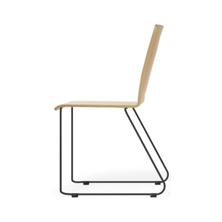 Vue latérale du modèle Moon Wood, structure fine et dossier en bois – Moon Wood