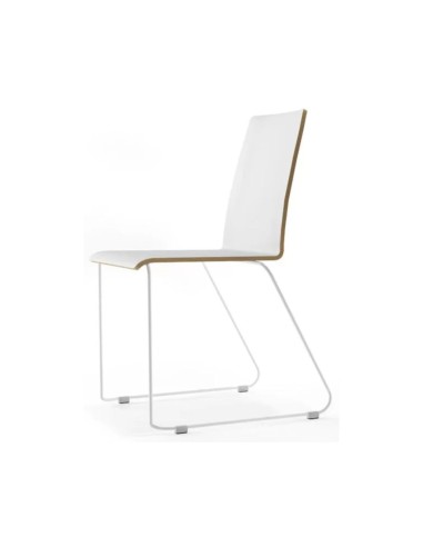 Profil de la chaise visiteur Moon Wood avec base blanche minimaliste – Moon Wood