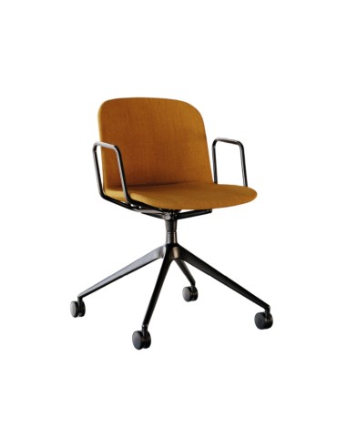 Chaise Relief en tissu ocre avec pied étoile noir à roulettes sur fond blanc – photo produit mobilier professionnel monbureau