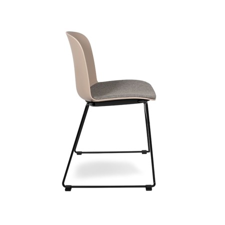 Chaise de bureau design RELIEF structure traîneau noire et assise tapissée