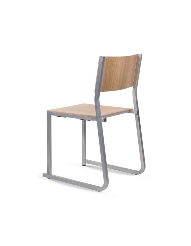 GT01 – Chaise en métal empilable avec assise bois, solution pratique pour petits espaces