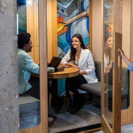 Cabine Haven Four – Acoustique et Design pour Réunions & Visioconférences | Office Acoustics