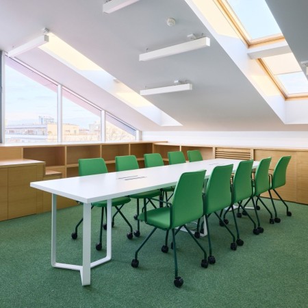 Salle de conférence avec chaises Orte 260 pour espaces exigeants suisse professionnels