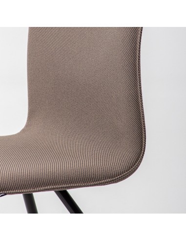 Zoom sur l'assise confortable de la chaise Orte