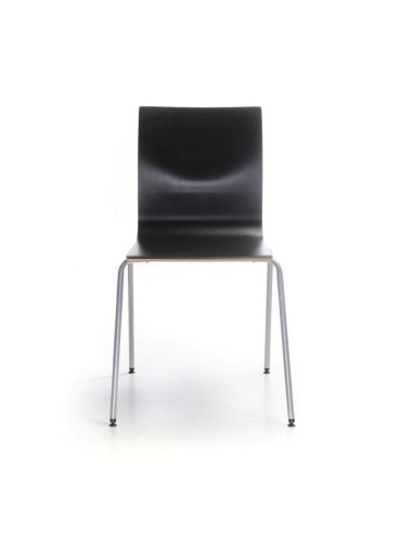 Vue de face de la chaise en bois noire Orte