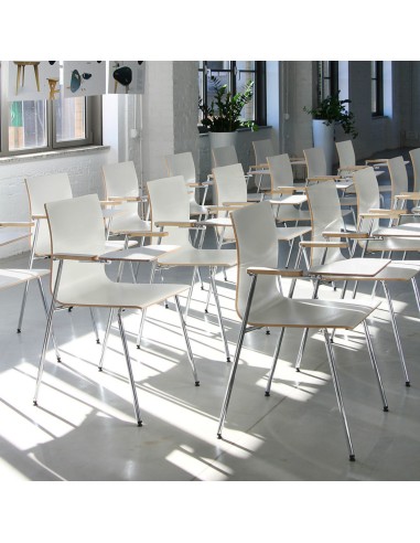 Chaises Orte en bois blanc en salle de conférence à Berne avec accoudoirs et pieds métal