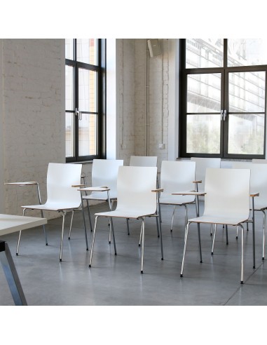 Petite salle de conférence collaborative en Suisse avec chaises Orte blanches
