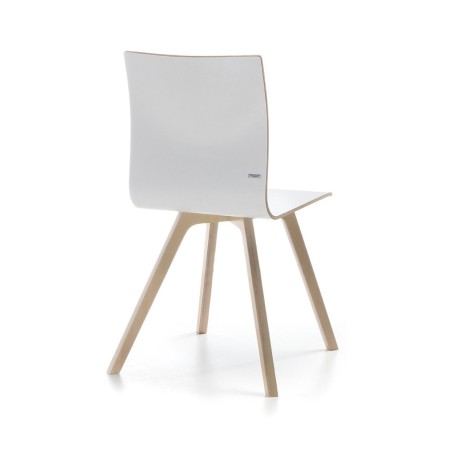 Arrière de la chaise Orte avec pieds bois en étoile pour espaces pros et design