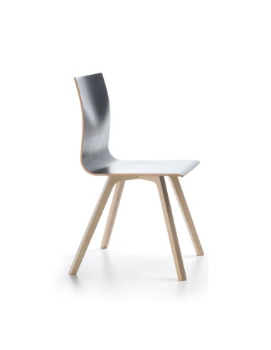 Chaise Orte piètement bois pour espaces collectifs suisses vue de profil