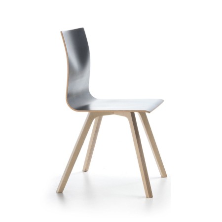 Chaise Orte piètement bois pour espaces collectifs suisses vue de profil