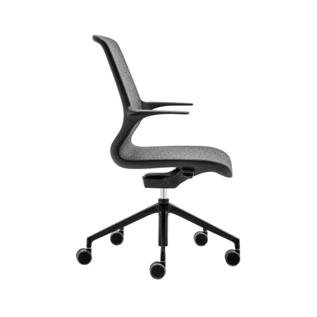 Chaise de bureau Ovidio pivotante en tissu – vue de profil.