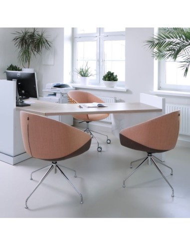 Salle de pause avec chaises fauteuil pivotantes Oxco confort maximal