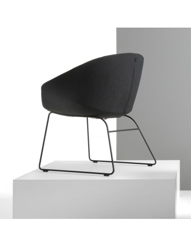 Ambiance moderne du siège Oxco avec pieds traîneau