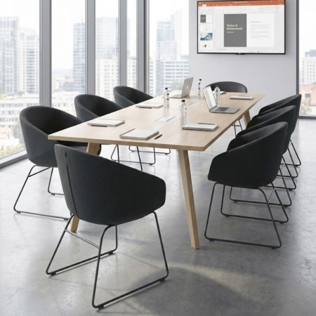 Chaise de réunion Oxco dans aménagement tertiaire contemporain