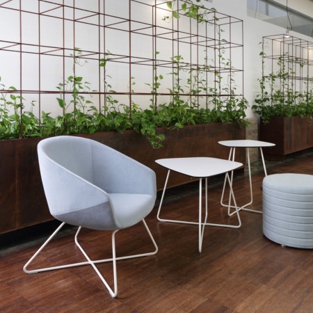 Espace d'accueil avec chaise Oxco design contemporain blanc