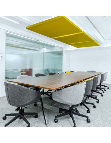 Salle de réunion valaisanne avec chaises Oxco avec roulettes pour des conférences efficaces et confortables