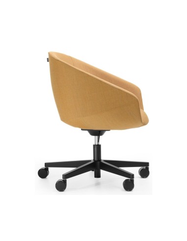 Vue de profil de la chaise Oxco avec assise confort et pieds roulettes 5 branches noir en aluminium pour bureaux et salles